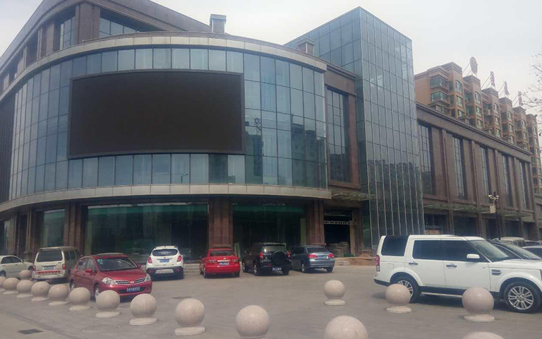 2017年4月14日忻州和平西街景泰苑農(nóng)村信用社鋼質(zhì)防火卷簾安裝完工