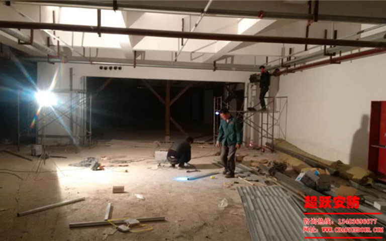 10.20府東花園安裝防火卷簾門工地施工現(xiàn)場