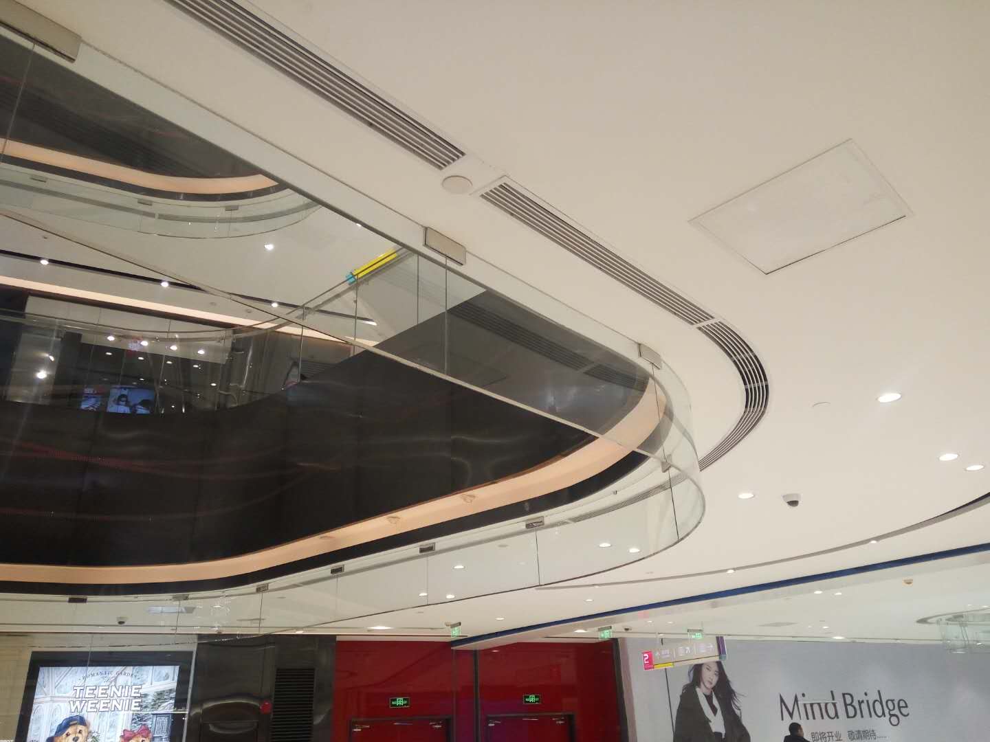 2017年11月23日華宇工地擋煙垂壁順利完工！